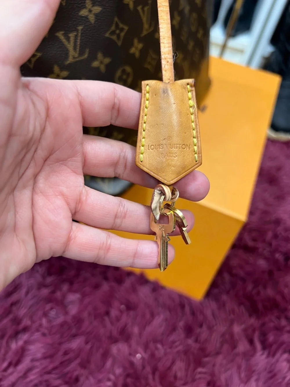 ๐ฅ๐ฅ Louis Vuitton Lockit Bag with leather interior and COA - Picture 12 of 17